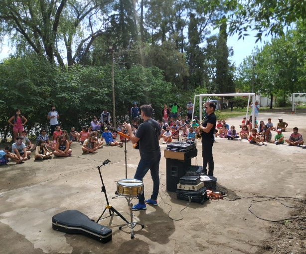 La Banda de Ramallo realiza clínicas en el programa provincial “Verano ATR”