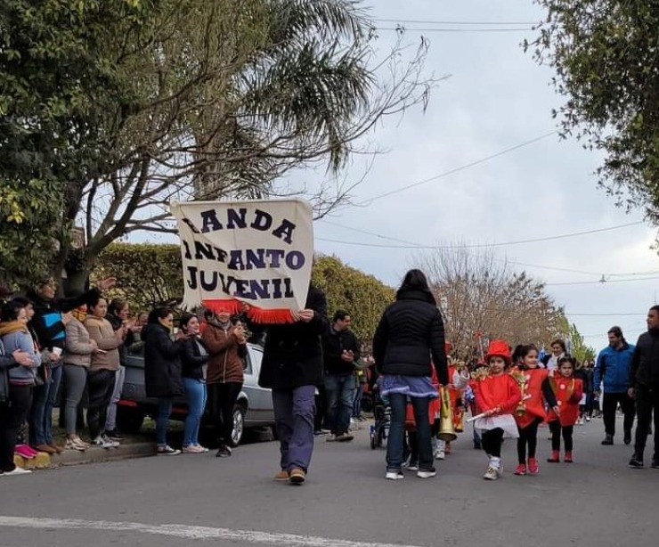 LA BANDA, CERCA DE LA COMUNIDAD EN EL ANIVERSARIO DE LA INDEPENDENCIA